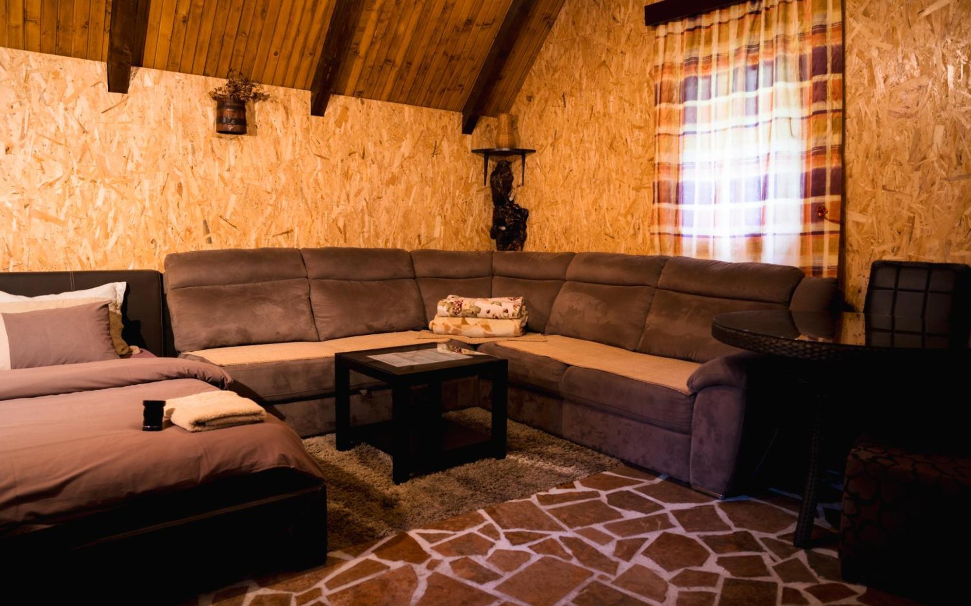 Отель Detached House Milivoje Poscenje Экстерьер фото