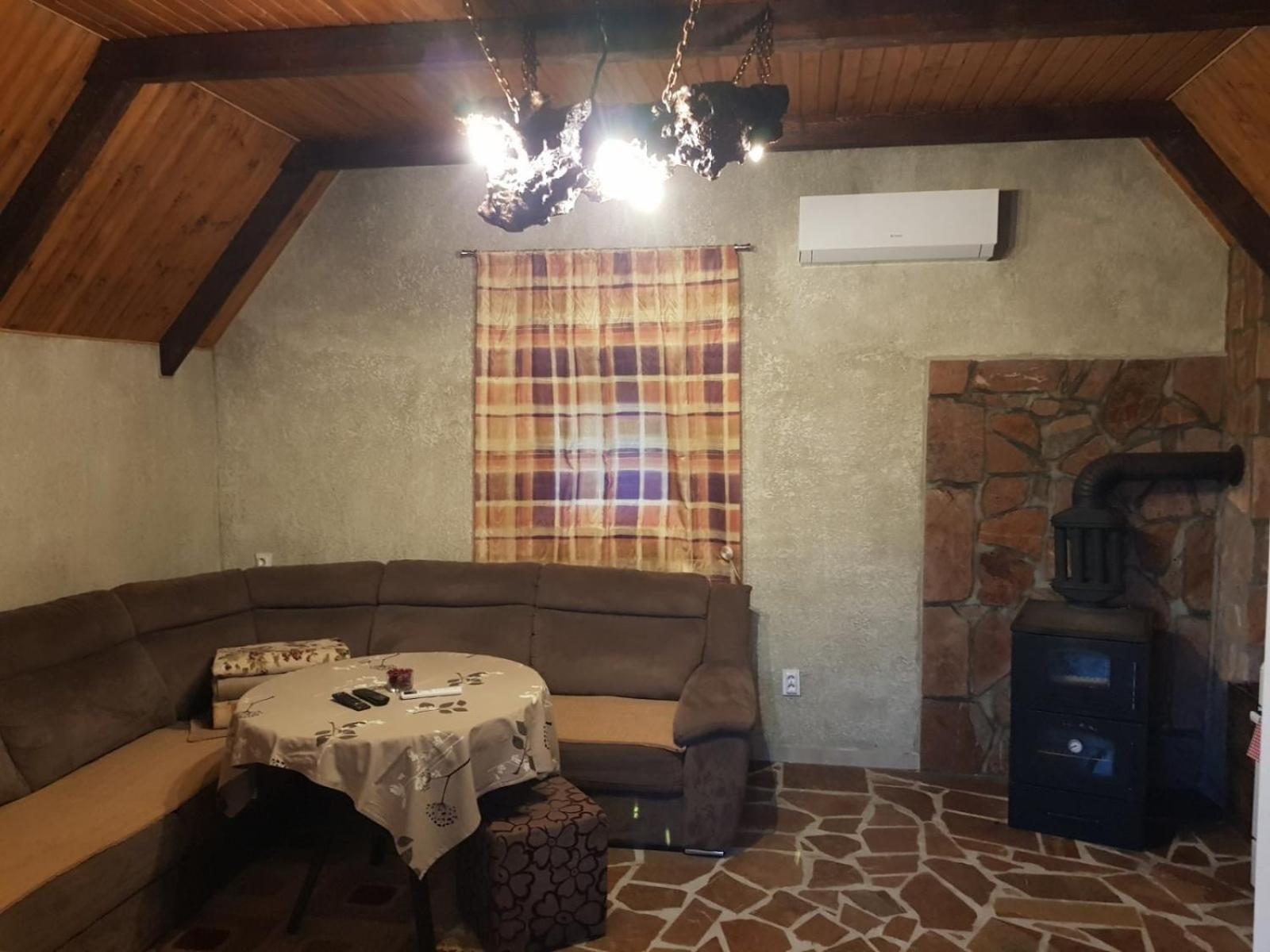 Отель Detached House Milivoje Poscenje Экстерьер фото
